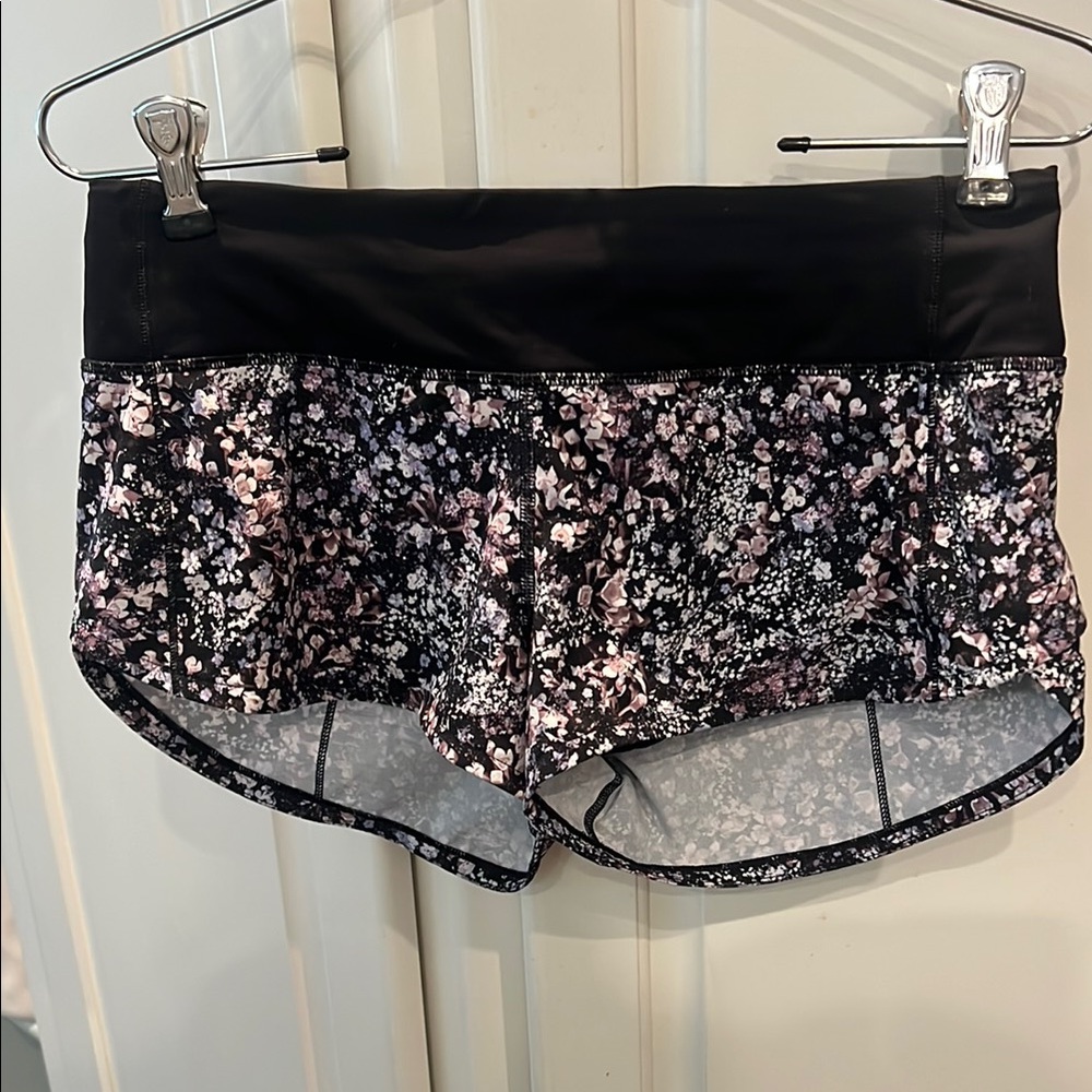 lululemon athletica Black Floral 2.5” Speed Up Floral Spritz Athletic Shorts